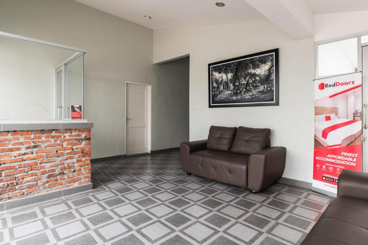 Reddoorz Plus Near Rs Usu Medan 2 Экстерьер фото