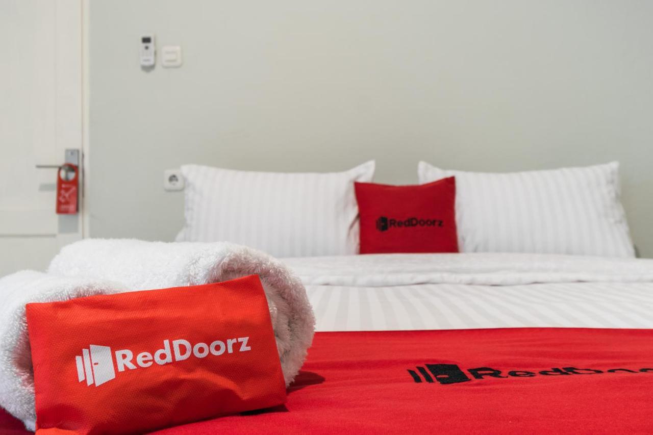 Reddoorz Plus Near Rs Usu Medan 2 Экстерьер фото